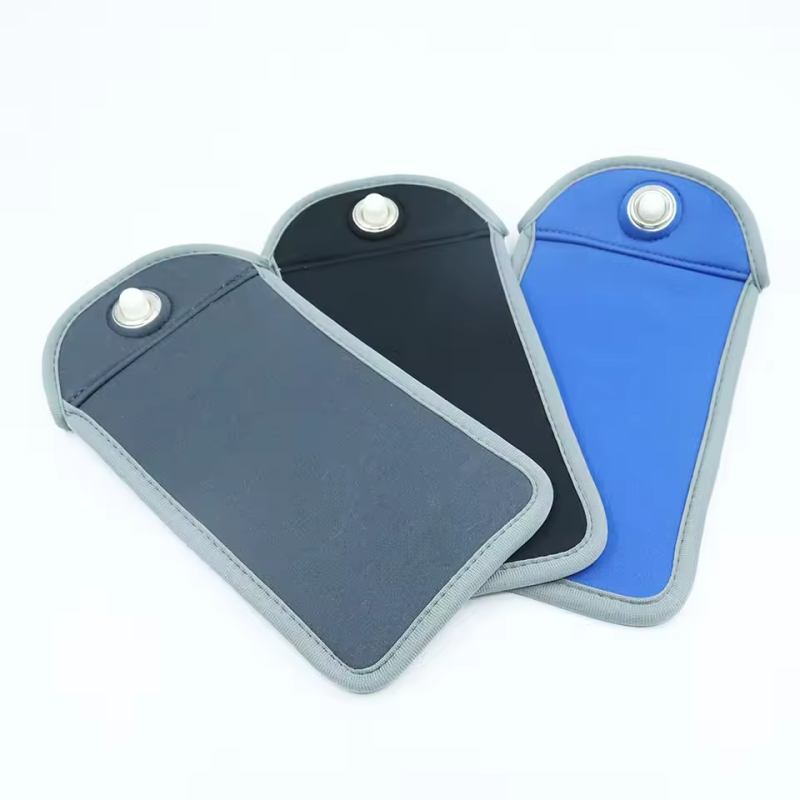 Neoprene mobile phone locking pouch